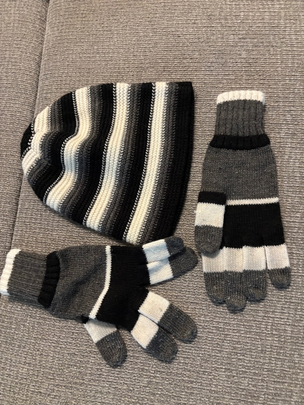 Knit hat and gloves